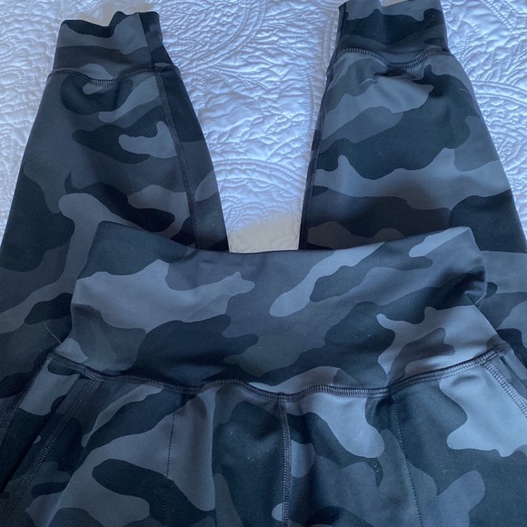 NWOT Old Navy Elevate "GO-DRY" Black & Grey Elevate Joggers, Size Small - Picture 5 of 7